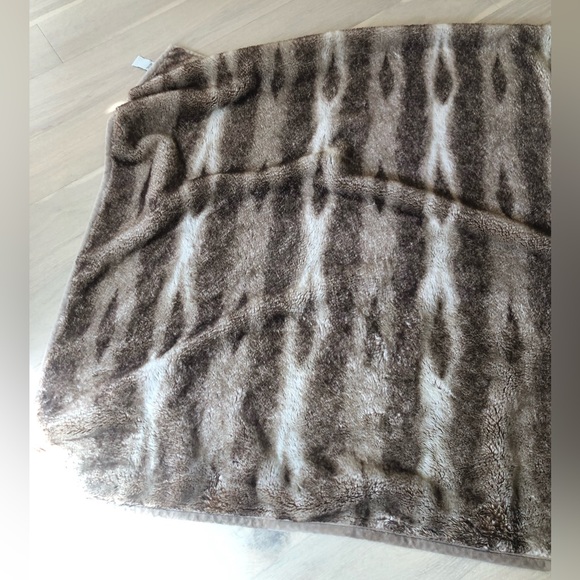 Pottery barn throw soft brown and tan 50x60 - Picture 1 of 7